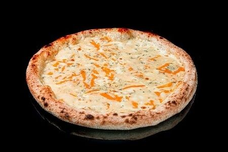 Четыре сыра пицца