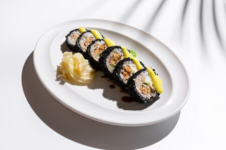 Темпура с угрем, соусом манго