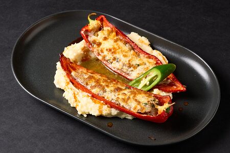 Перец толма, запеченный с сыром сулугуни и картофельным пюре