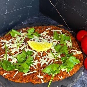 Лахмаджун с сыром 