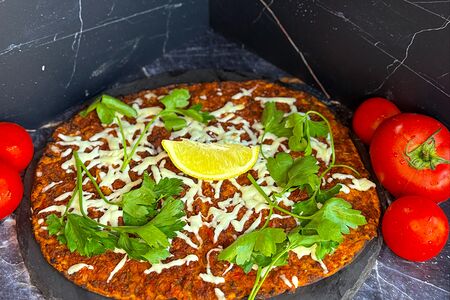 Лахмаджун с сыром 