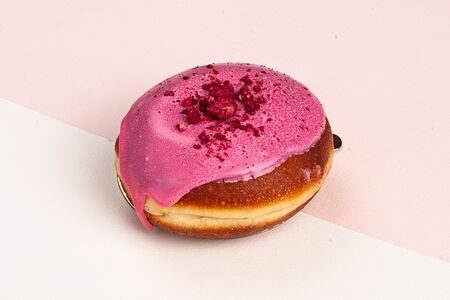 Пончик с малиной 