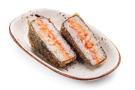 Онигири с лососем в темпуре