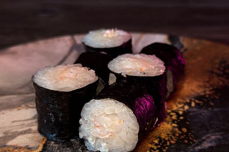 Классический ролл с креветкой