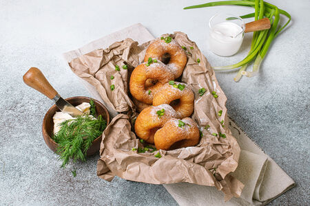 Пончики соленые с посыпкой на выбор