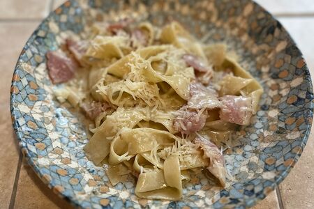 Паппарделле с беконом в сливочном соусе
