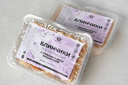 Замороженные блины с грибами и веган-моцареллой 