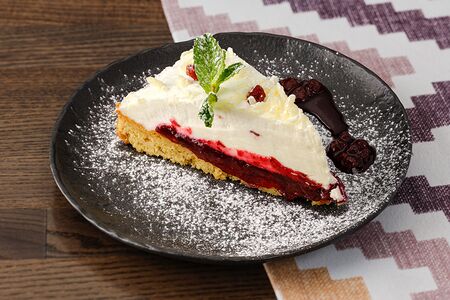 Торт брусника-белый шоколад