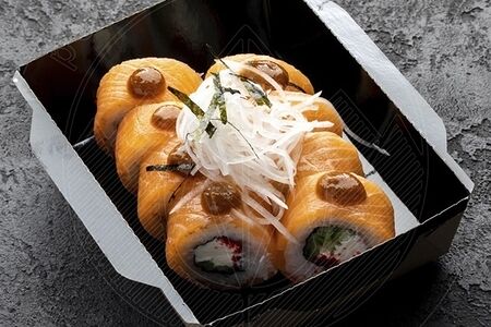 Филадельфия с соусом Чёрный перец