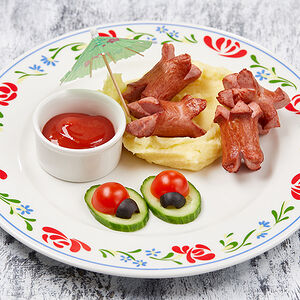 Лесная полянка с картофельным пюре и кетчупом