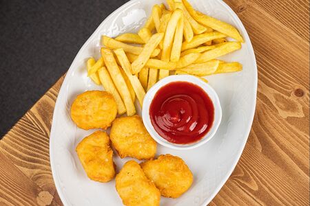 Наггетсы с картошкой фри