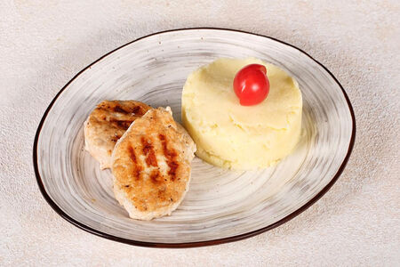 Куриные котлетки с картофельным пюре