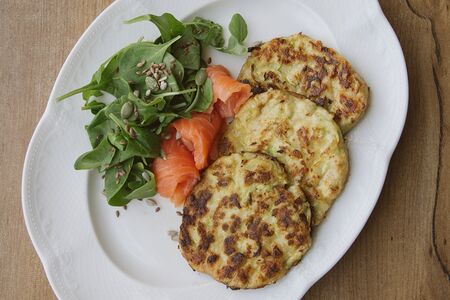 Кабачковые оладьи с лососем