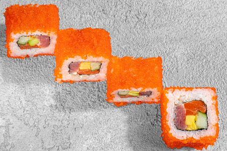 Ролл Калифорния Лосось-тунец