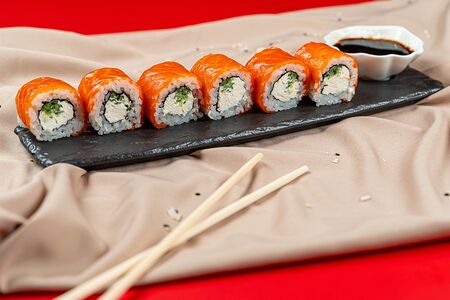 Токийские роллы Филадельфия с форелью