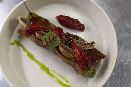 Говяжьи рёбра с томатным мармеладом