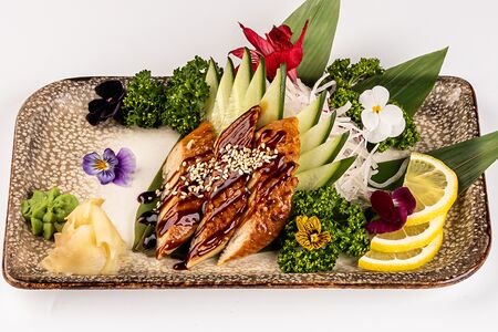 Сашими Угорь