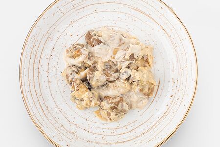 Шампиньоны тушеные в соусе