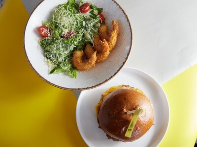 Обед и ужин, бургер и салат