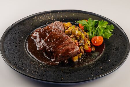 Медальоны из говядины с рататуем