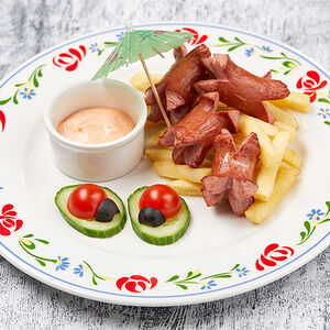 Лесная полянка с картофелем фри и пикантным соусом