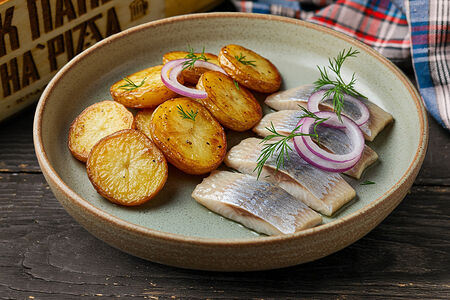 Сельдь с картофелем