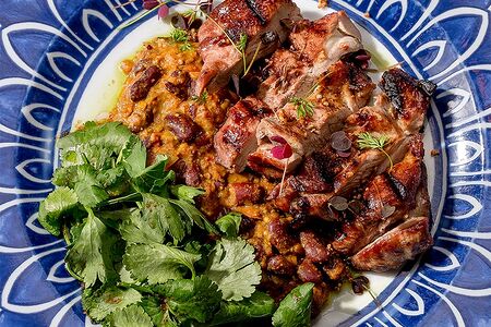 Индейка гриль с гарниром шакалака