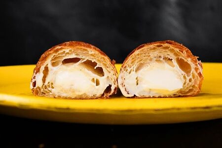 Круассан со сгущенкой