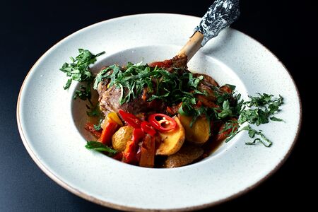 Ножка барашка с овощами