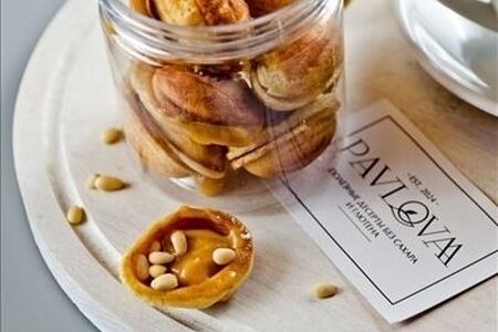Орешки в баночке