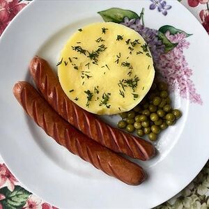 Сосиски с горошком