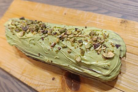 Эклер фисташковый