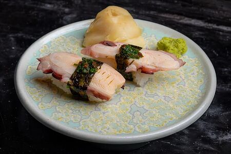 Суши с осьминогом