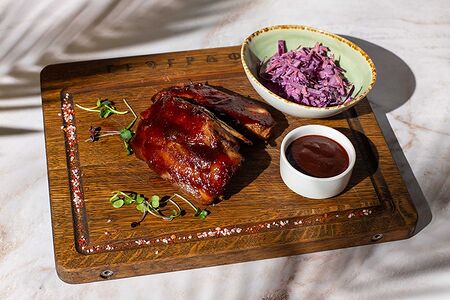 Свиные ребра с соусом BBQ