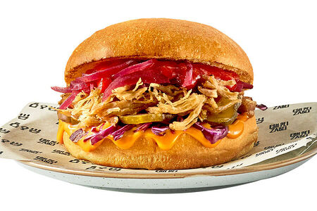 Бургер с рваной свининой
