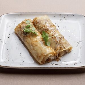 Блины с домашней моцареллой, страчателлой и пастой криля