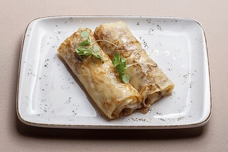 Блины с домашней моцареллой, страчателлой и пастой криля