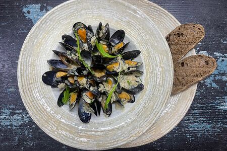 Чилийские мидии в винно-сливочном соусе