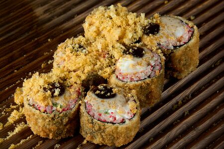 Лосось, креветка и огурец