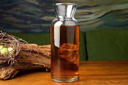 Яблоко и садовые цветы