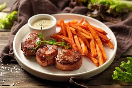 Медальоны из свинины 