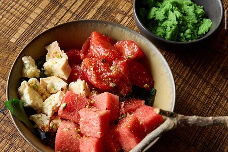 Салат с арбузом, помидорами, сыром дагестанским, ледяным огурцом