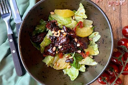 Теплый салат с куриной печенью