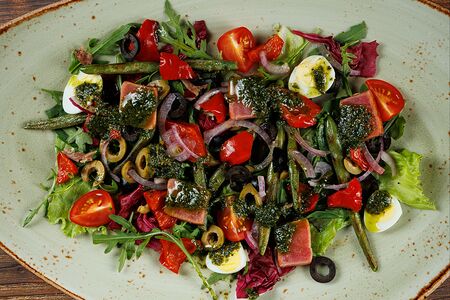 Нисуаз с филе голубого тунца и анчоусами