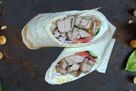 Шашлык в лаваше из бараньей мякоти