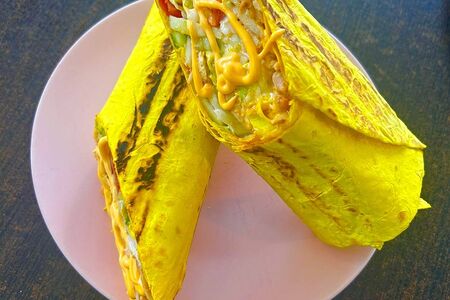 Шаверма в сырном лаваше