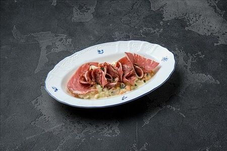 Оливье по старинному рецепту с цыпленком и икрой