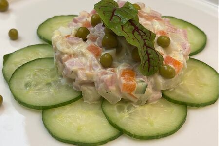 Салат Оливье с ветчиной