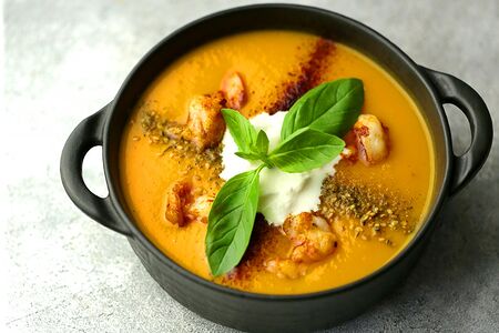 Крем-суп из тыквы, батата и креветок