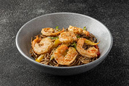 Лапша гречневая с креветками